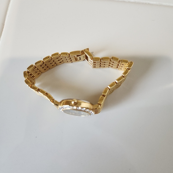 Rare 2000's Collector's Gem Elvis Presley Gold Tone Signature Women's Watch - Picture 6 of 8